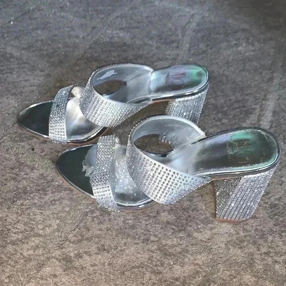 JLO Brita Rhinestones Silver Sandals Size 7M - Picture 7 of 8